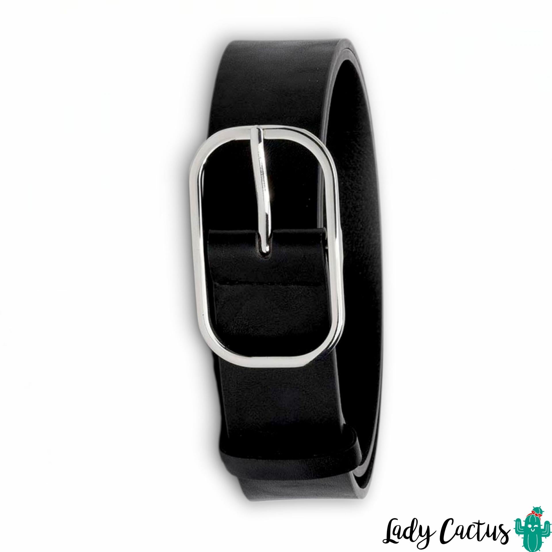 Cinturón básico de efecto piel negro disponible en Lady Cactus