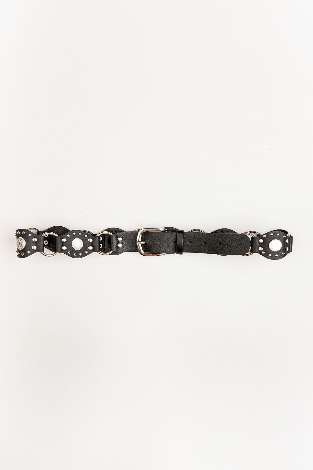 Cinturón negro con tachuelas y anillas metálicas modelo Thunder