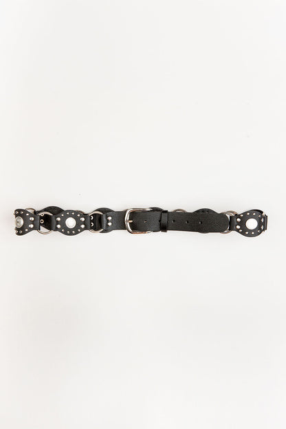 Cinturón negro con tachuelas y anillas metálicas modelo Thunder