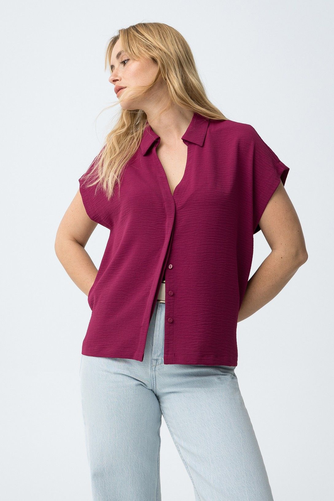 Camisa de manga corta en color rosa para mujer marca Tiffosi.