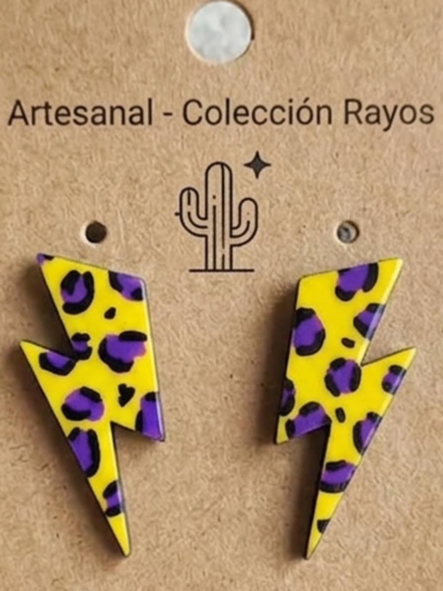 Pendientes con tuerca de acero inoxidable hipoalergénica.