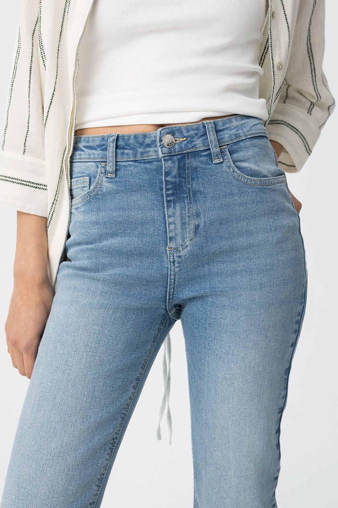 Pantalón denim elástico con bajo deshilachado Tiffosi