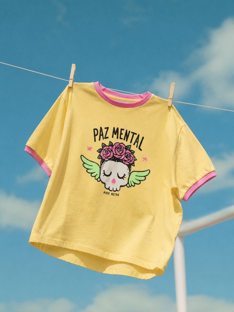 Detalle del estampado original Paz Mental en color amarillo.