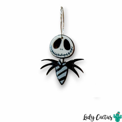 Detalle de la ilustración de Jack en pendientes de madera