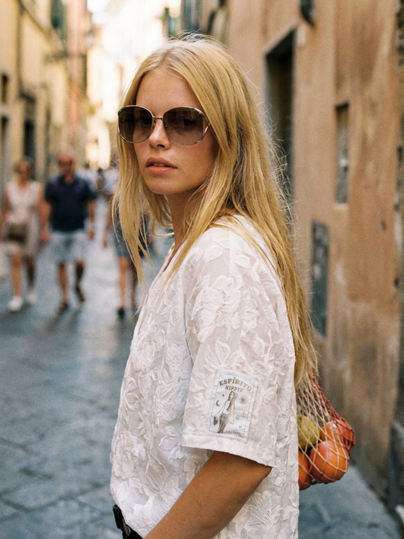 Camisa blanca de algodón con bordado floral boho chic