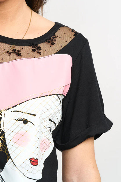 Detalle de la puntilla transparente en el hombro de la camiseta Anabel Lee