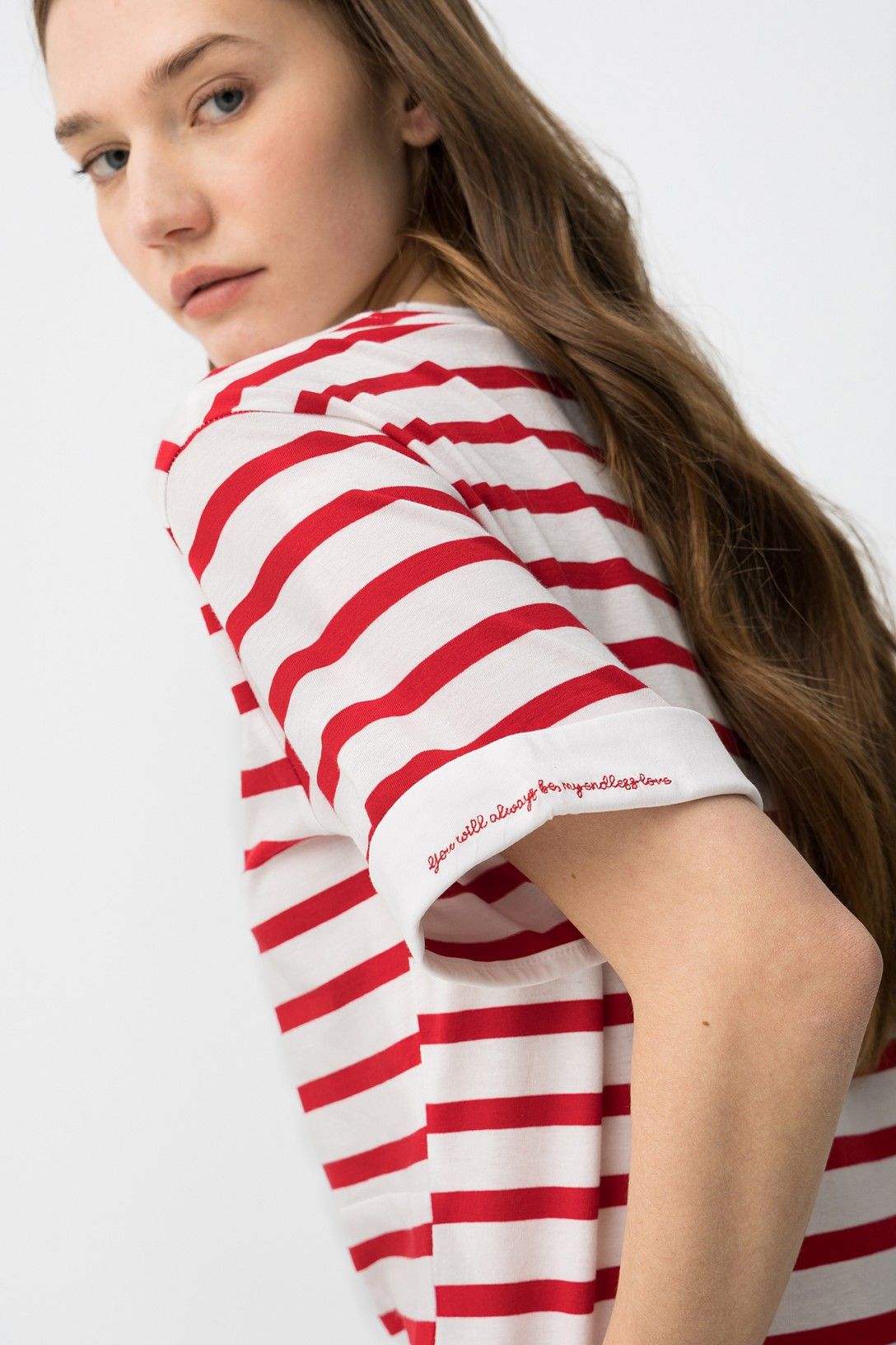 Camiseta fresca de manga corta con rayas horizontales