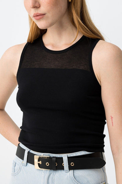 Detalle del panel transparente en top negro Rhaenyra