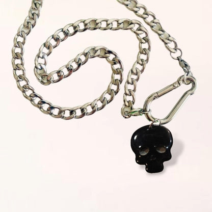 Dije de calavera negra de estilo rockero para collar de acero
