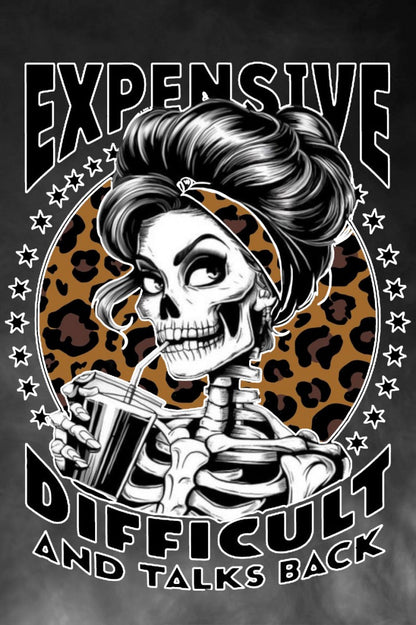 Estampado digital de calavera con texto Expensive Difficult de LASAL