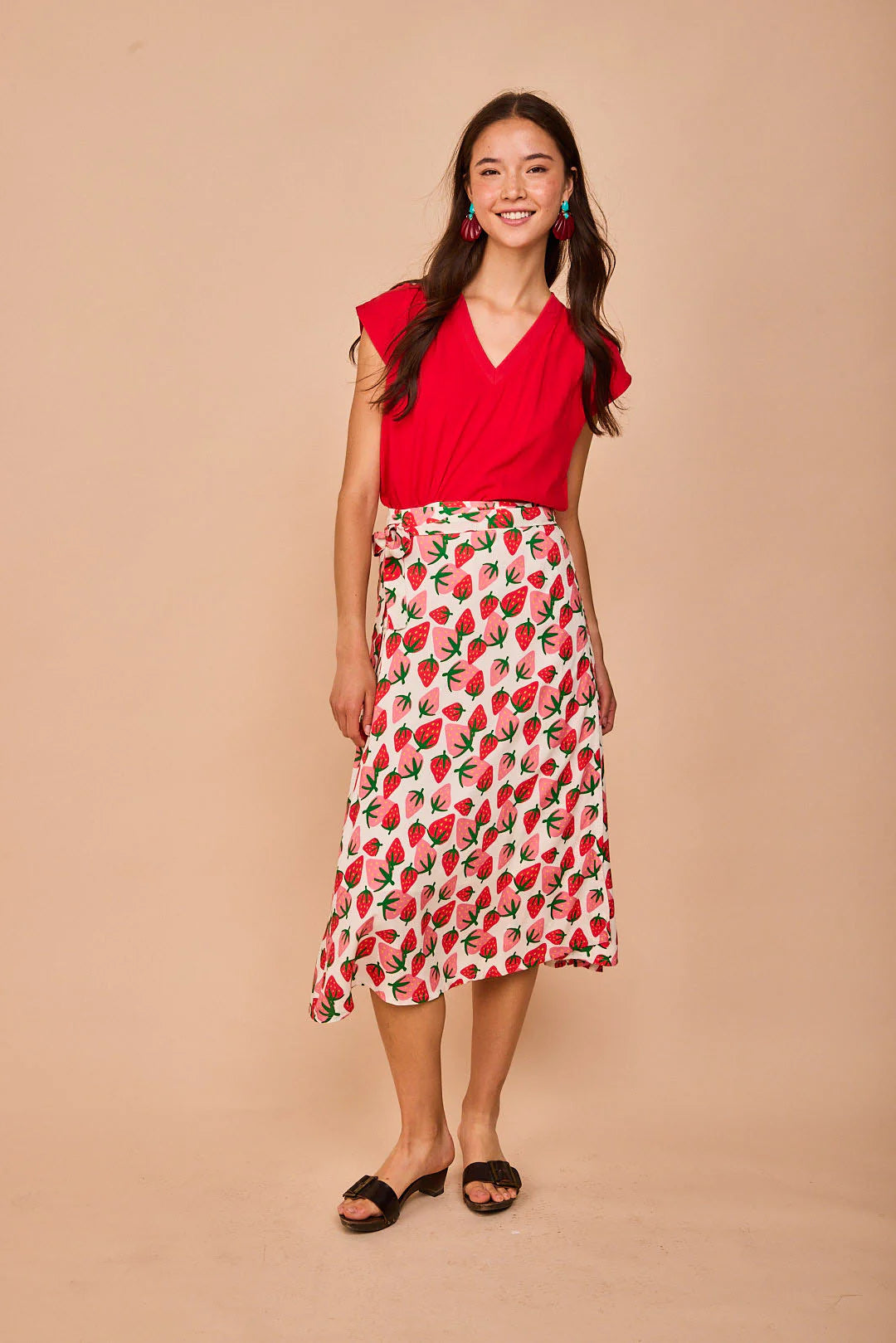 Falda pareo ajustable con estampado de fresas modelo Colindres de Smile Vestidor.