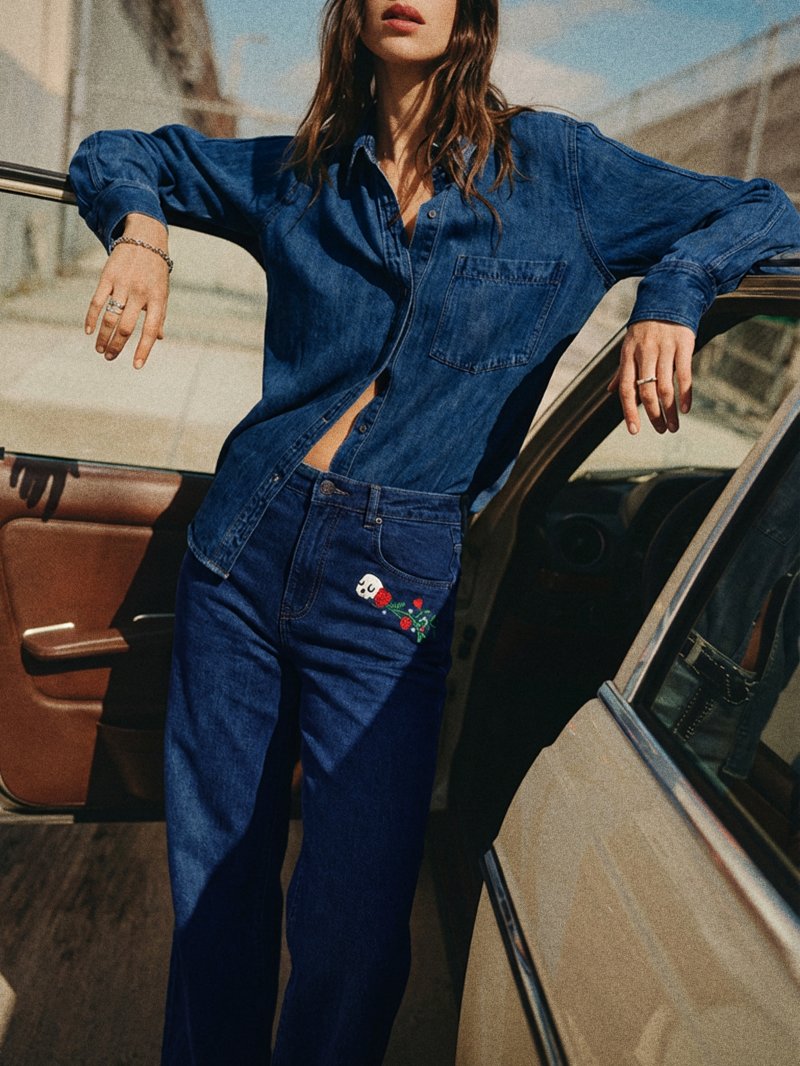 Jeans Denim Imperfecto de Aire Retro con corte de pata ancha y tiro alto disponible en Lady Cactus.