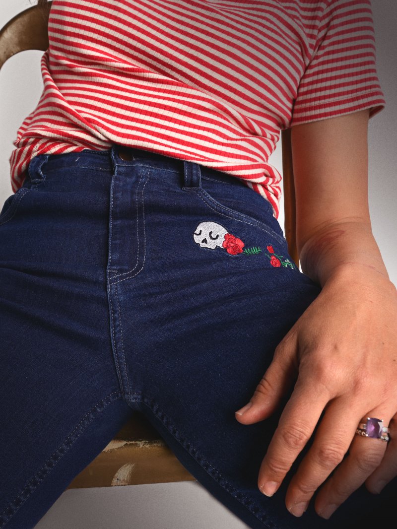 Jeans Denim Imperfecto de Aire Retro