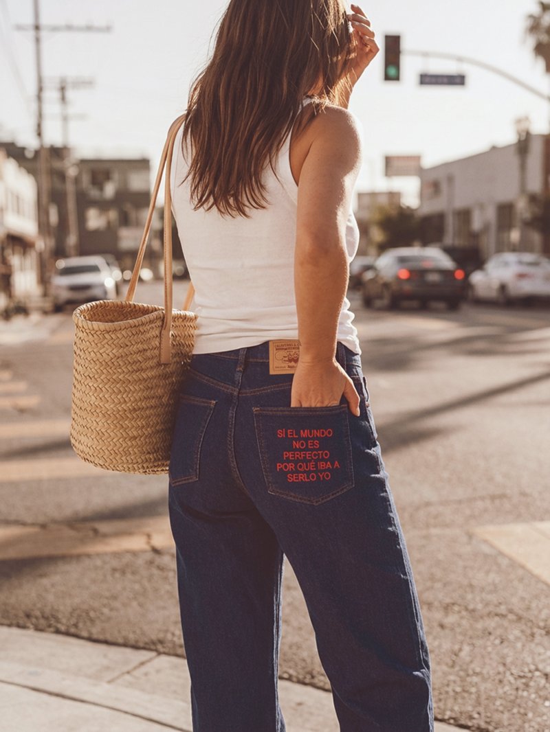 Jeans Denim Imperfecto de Aire Retro