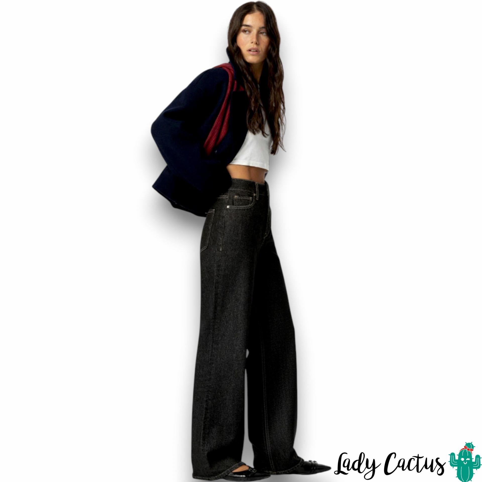 Jeans tiro alto y cinco bolsillos para comodidad práctica