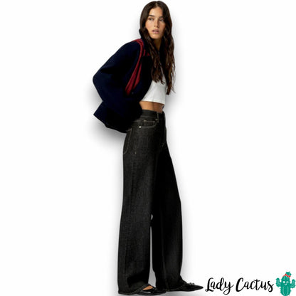 Jeans tiro alto y cinco bolsillos para comodidad práctica