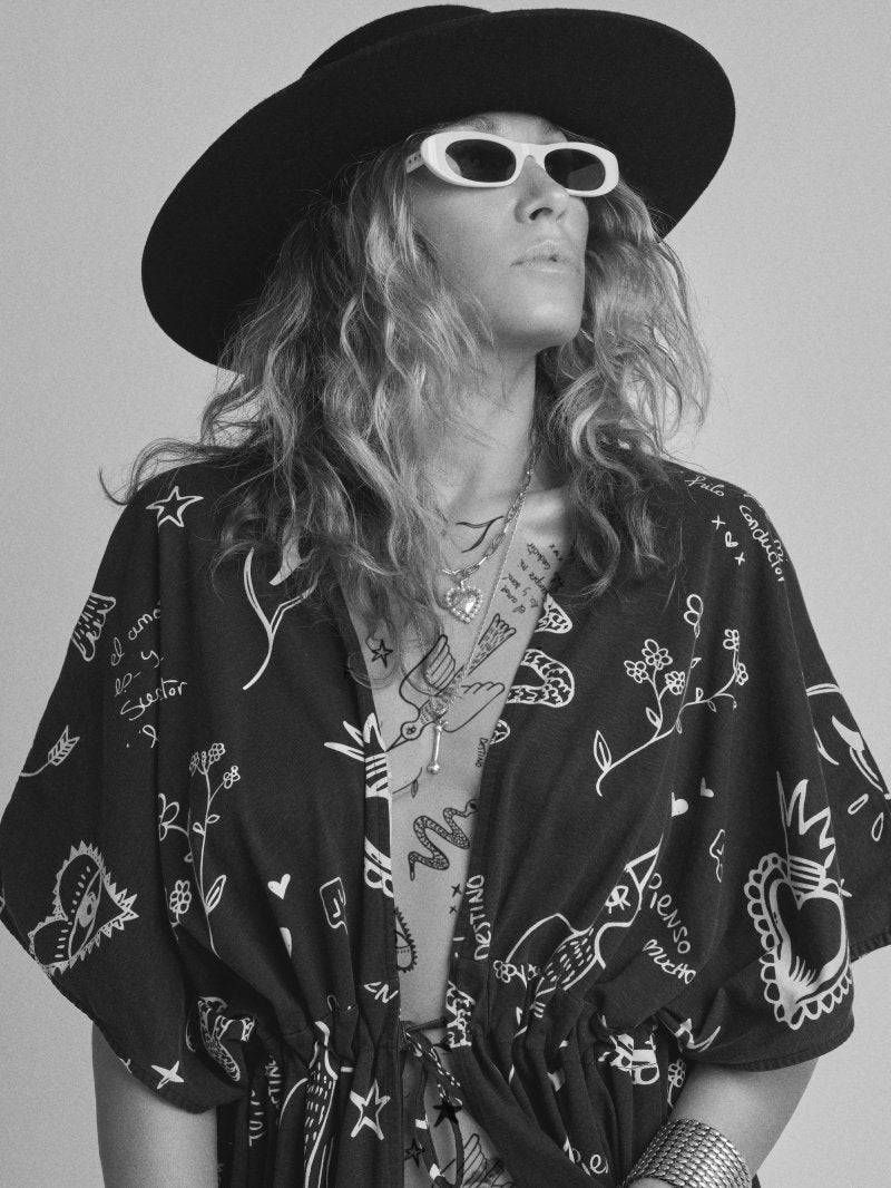 Kimono de manga ancha y estilo desenfadado para mujer.