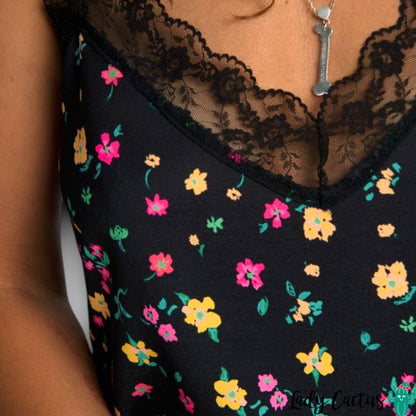 Lencera Eleanora con encaje sofisticado de Aire Retro para toque elegante urbano
