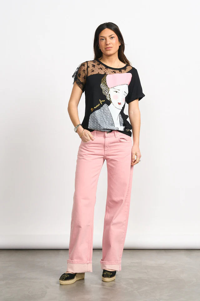 Look casual chic con la camiseta negra de Anabel Lee