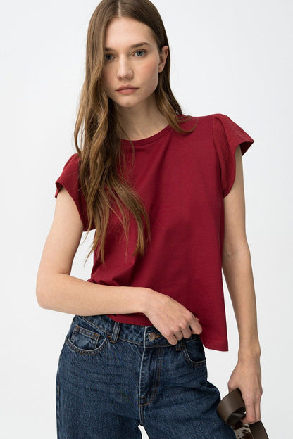 Ropa femenina de algodón en color rojo intenso en Sevilla