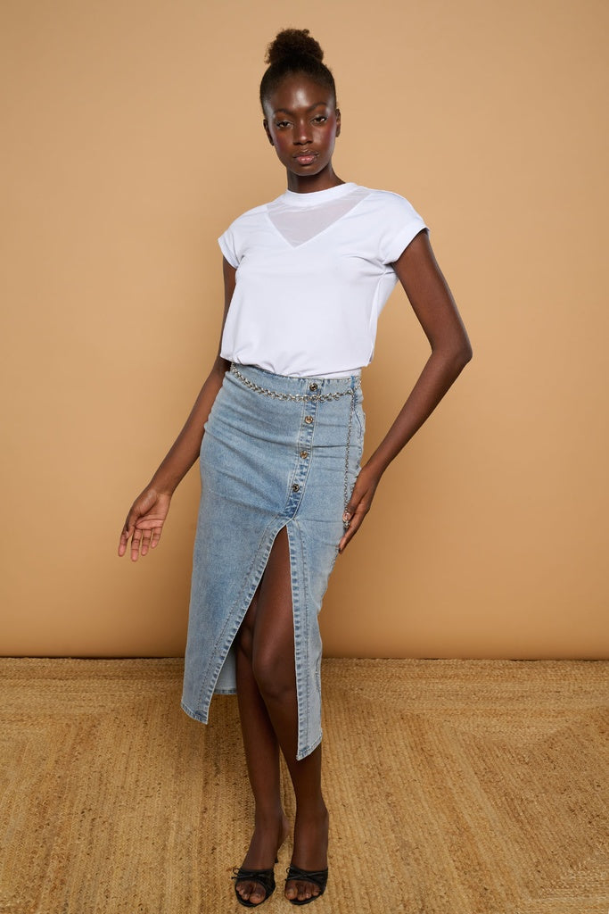 Look sofisticado con el top Blanc Riu disponible en Lady Cactus.