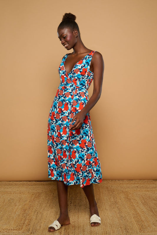 Look sofisticado de Lady Cactus con vestido de tirantes Minueto.