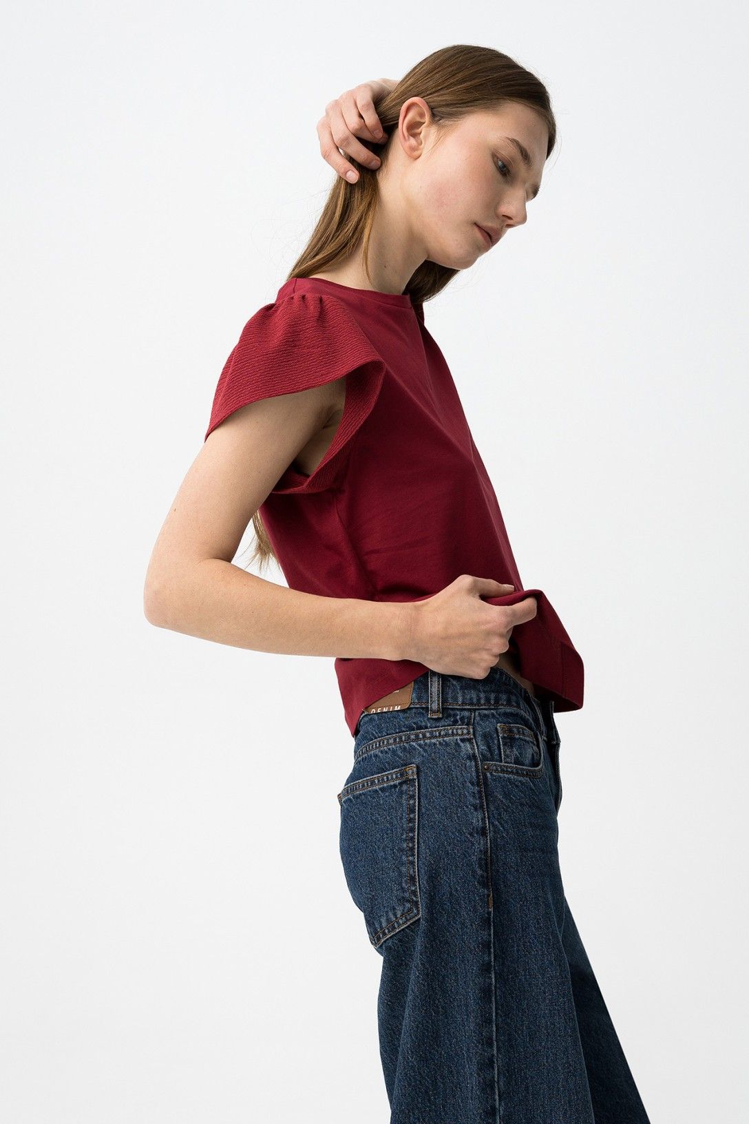 Modelo con la camiseta Kira frambuesa en Lady Cactus