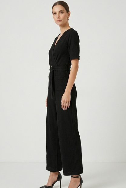 Ropa femenina de estilo chic en color negro en Sevilla