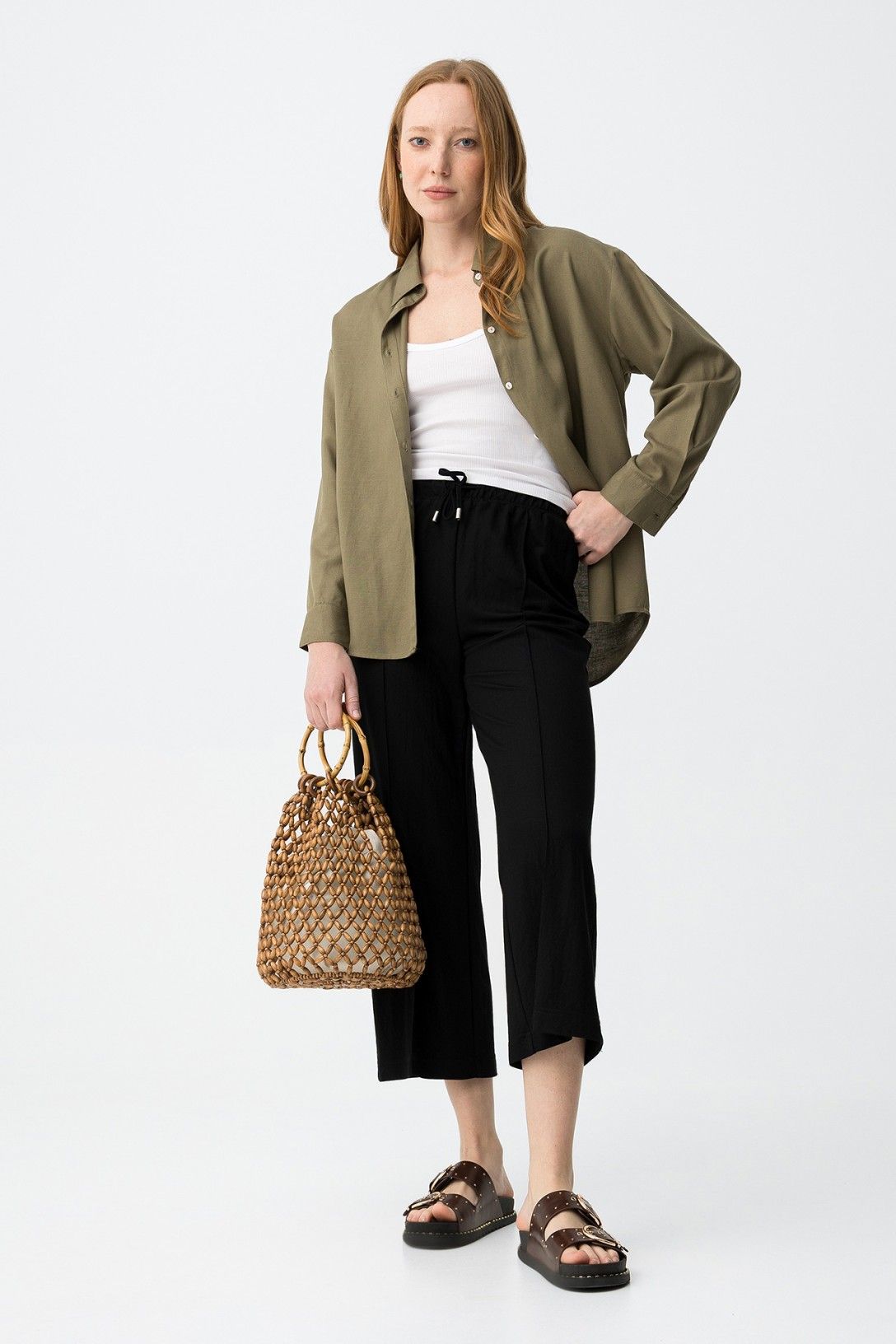 Ropa femenina de estilo relajado y elegante en Sevilla
