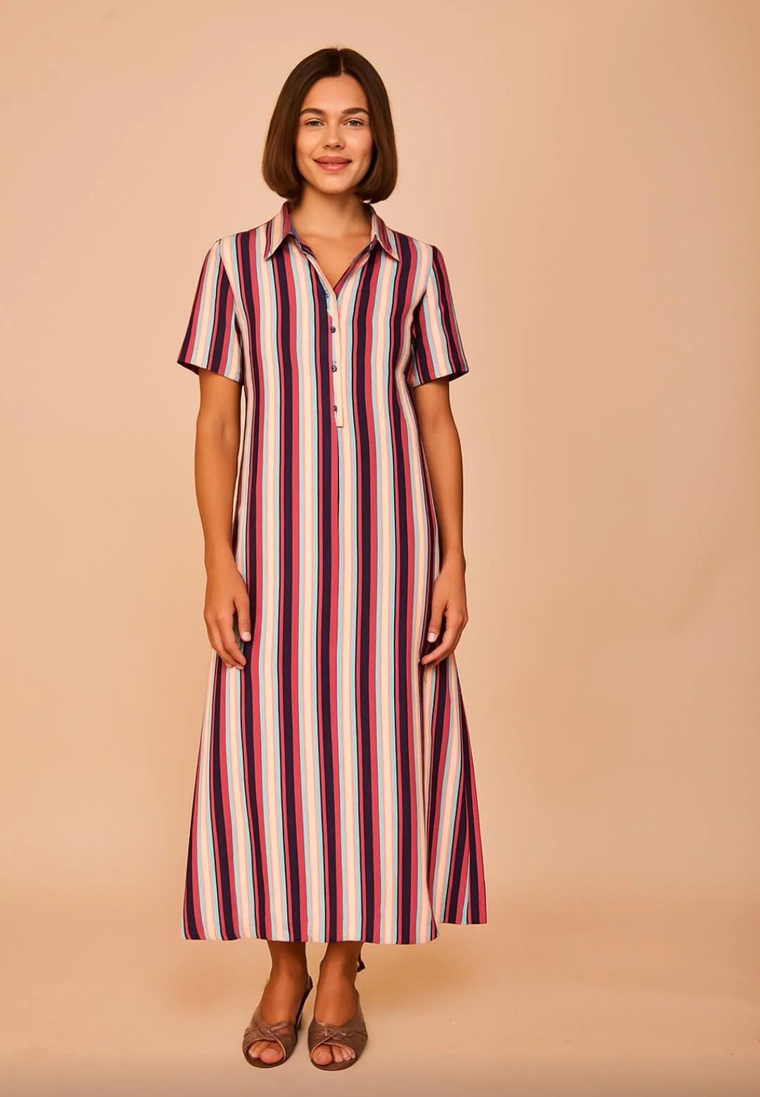 Propuesta de look veraniego con el mono oversize de rayas Biarritz.