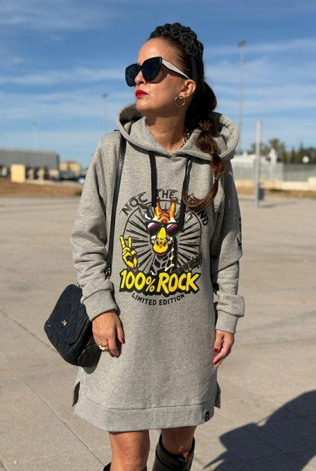 Vestido sudadera exclusivo de la firma Noc The Brand disponible online.