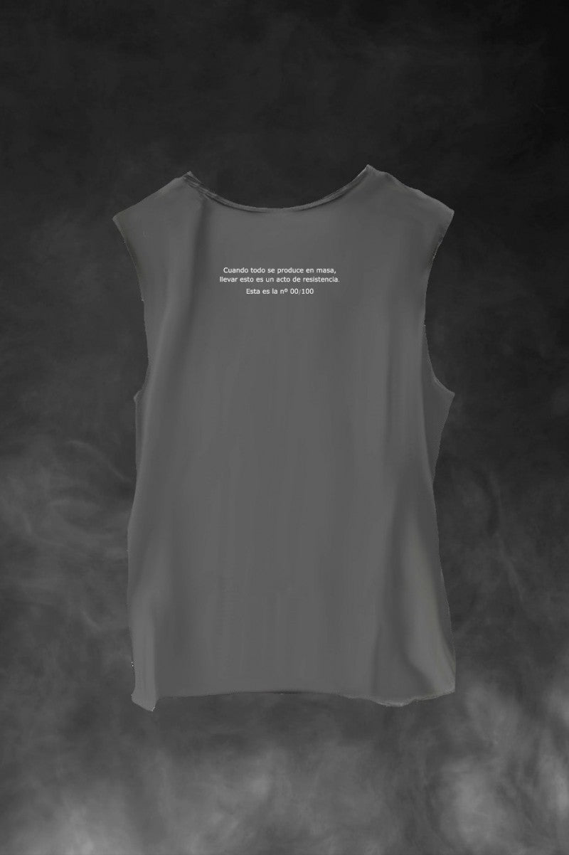 Numeración de 100 unidades en la espalda de la camiseta Chaos