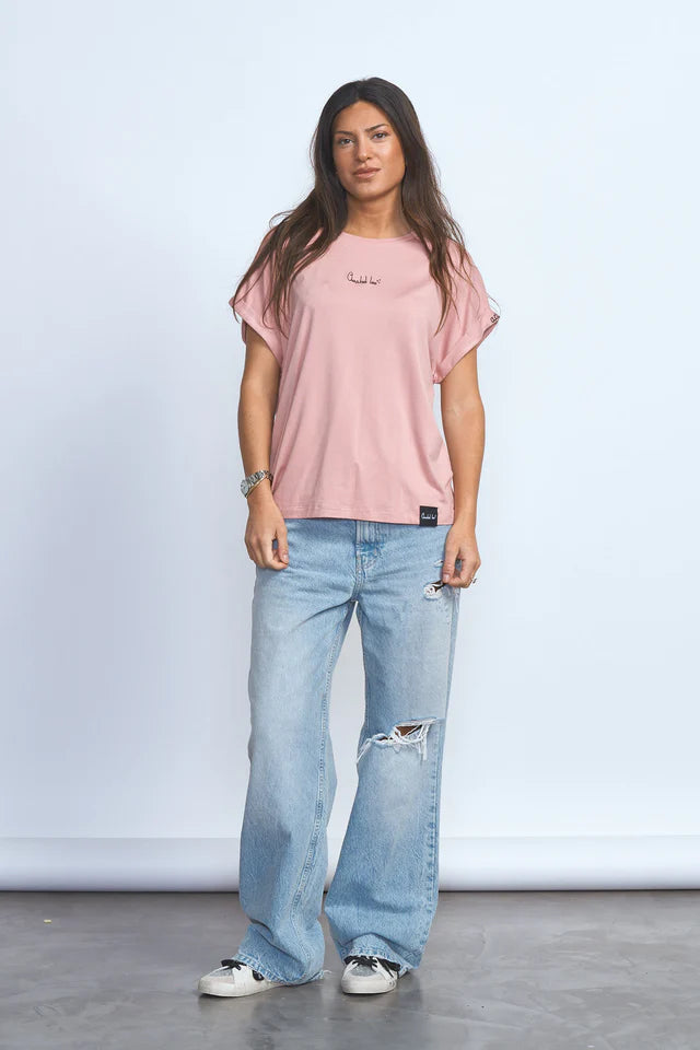 Look de Lady Cactus con camiseta rosa de Anabel Lee.