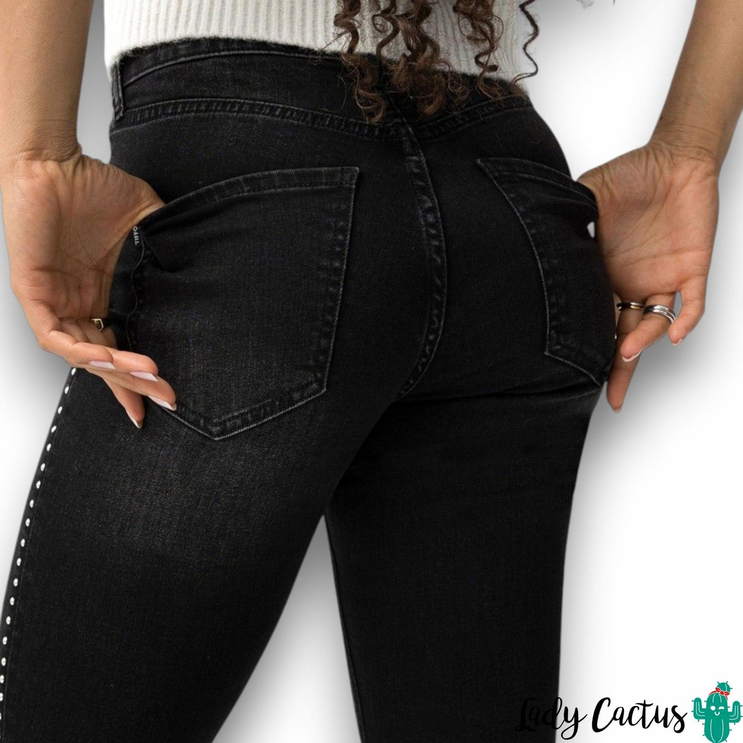 Pantalones vaqueros Megan negros cropped flare con tachuelas Tiffosi