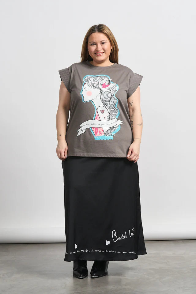 Prenda superior de mujer diseñada con detalles brillantes de alta calidad.