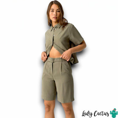 Pantalón con bolsillos laterales prácticos y sofisticados