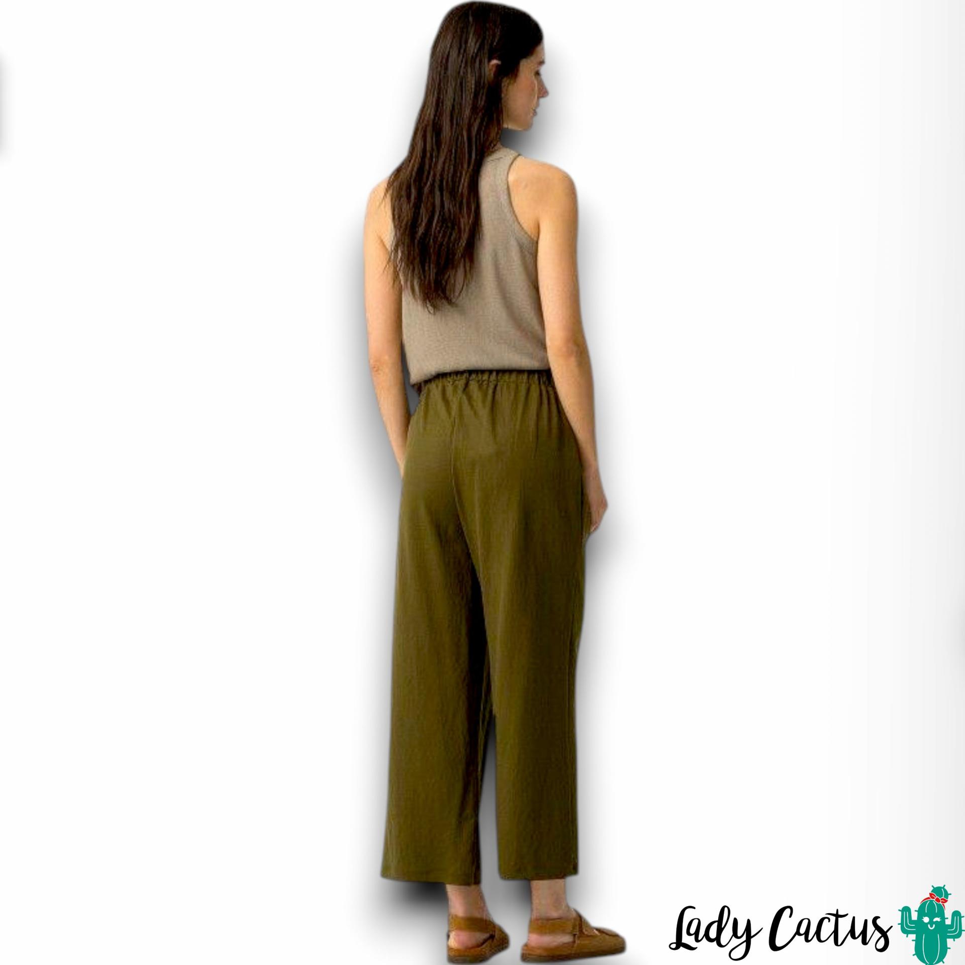 Pantalón en color verde vibrante para toques frescos urbanos