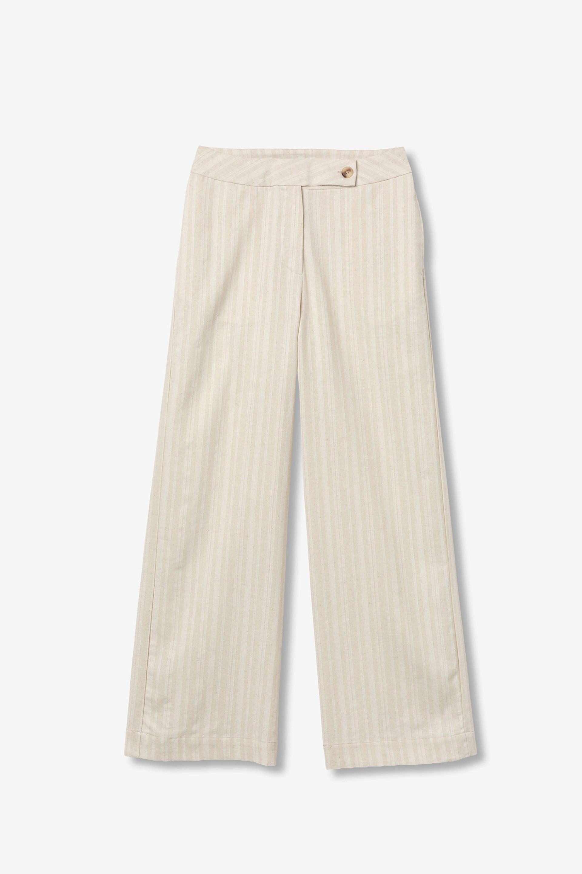 Look natural y elegante con pantalón de lino Tiffosi
