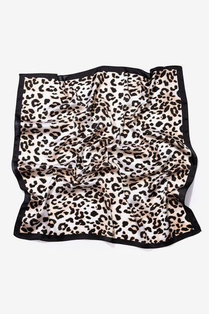 Pañuelo de leopardo en tonos beige y negro para mujer
