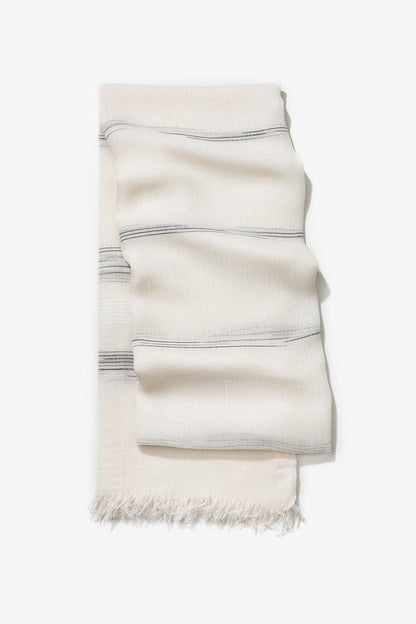 Pañuelo blanco con hilos plateados de viscosa de Tiffosi