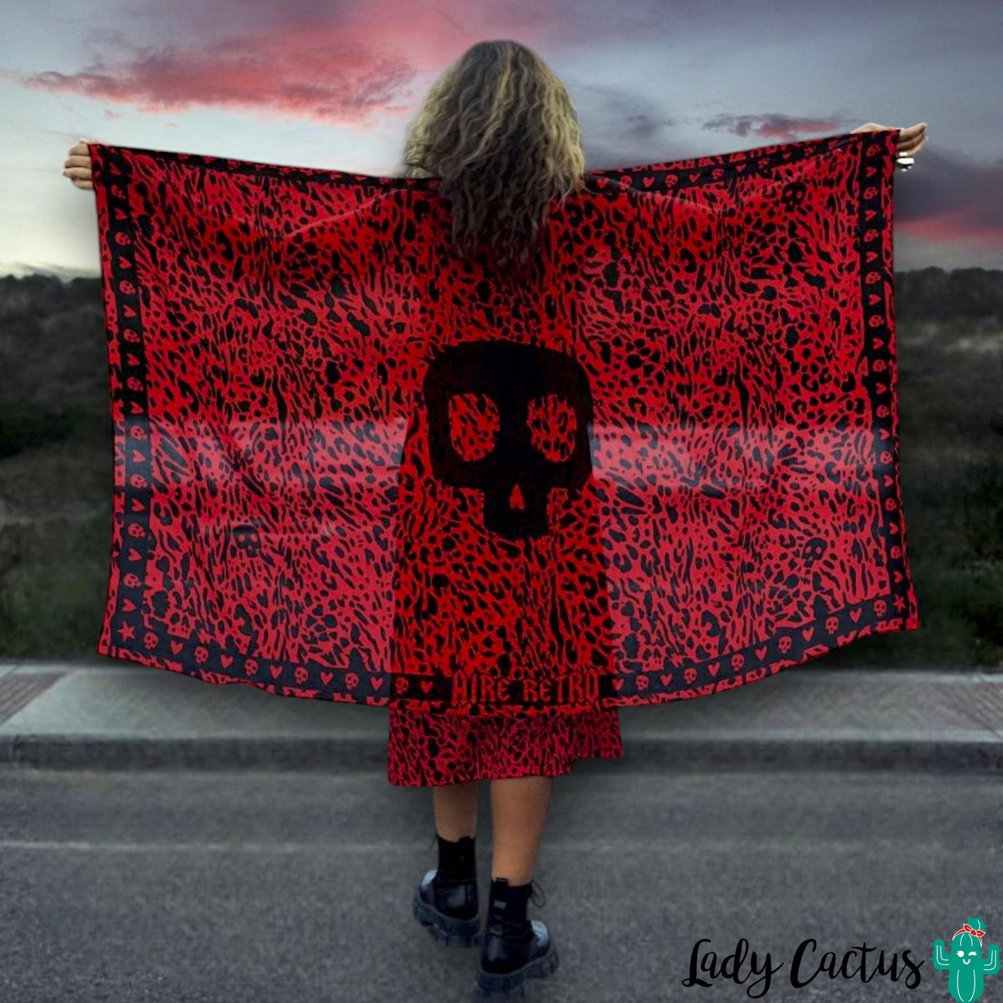 Pañuelo Grande Animal Print en chiffon rojo de Aire Retro para tacto ligero salvaje