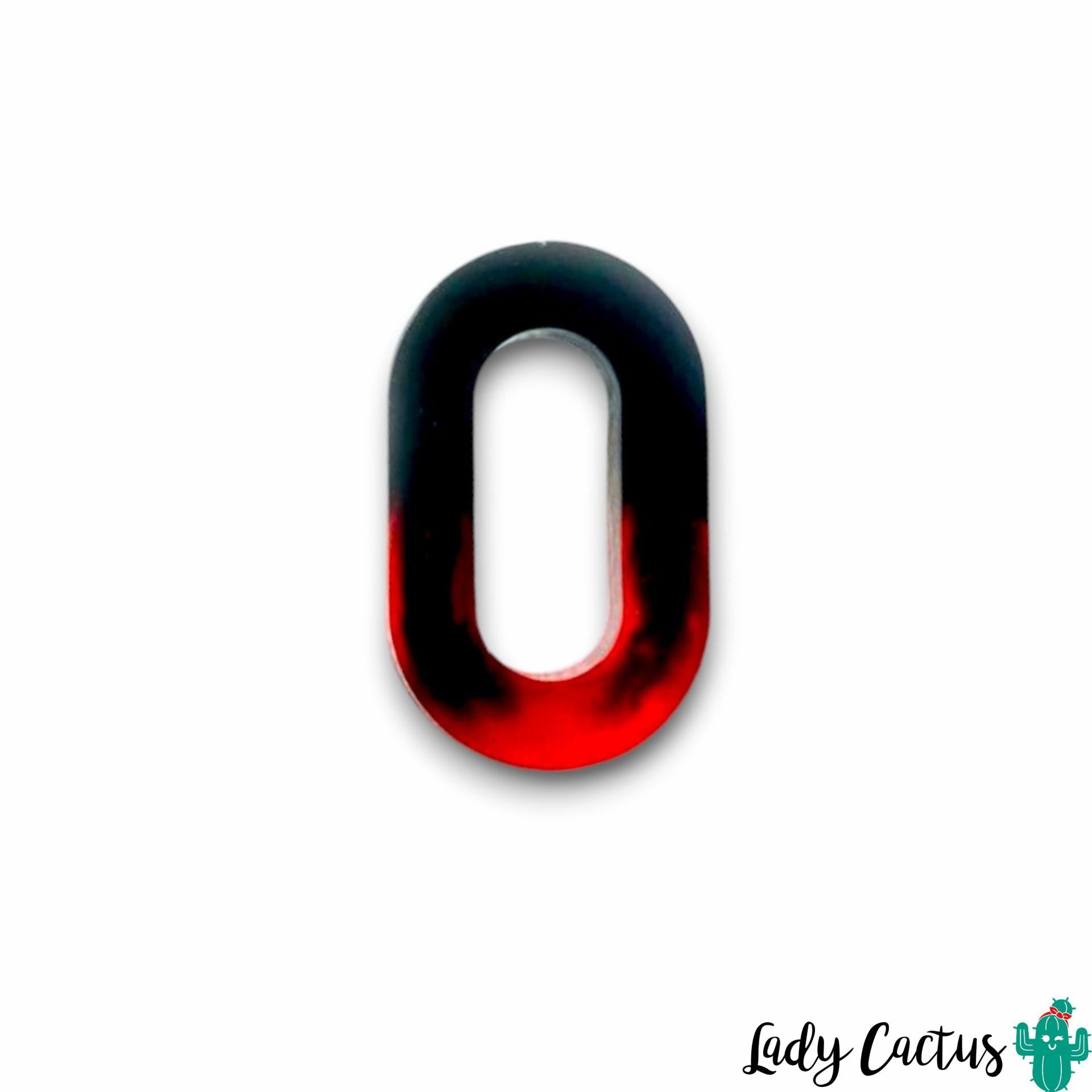 Detalle de los pendientes artesanales elegantes con cierre de seguridad