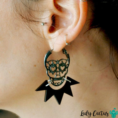 Pendientes de calavera punk con cresta gris de Lady Cactus