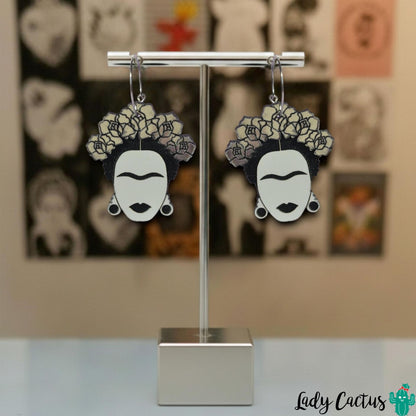 Pendientes de diseño original Frida Kahlo para empoderamiento femenino