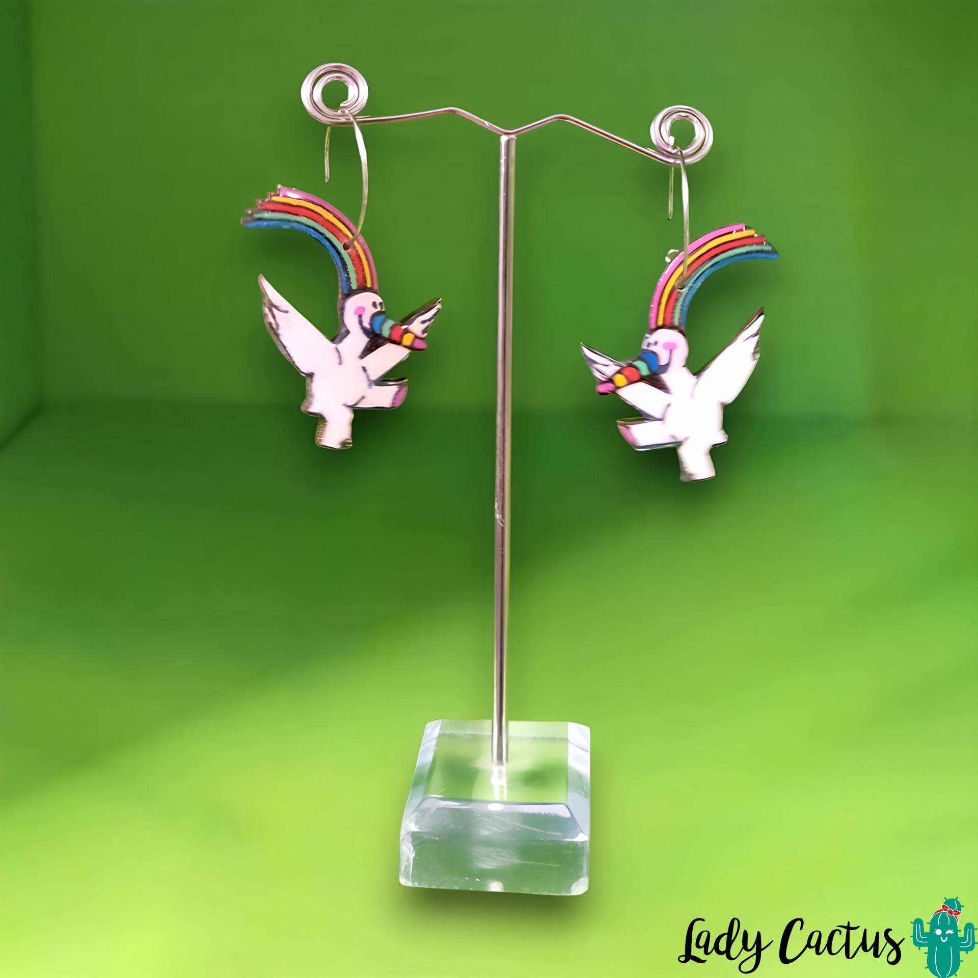 Pendientes nostálgicos de la Expo 92 fabricados en Sevilla