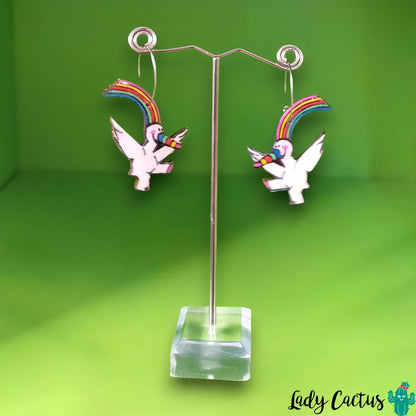 Pendientes nostálgicos de la Expo 92 fabricados en Sevilla