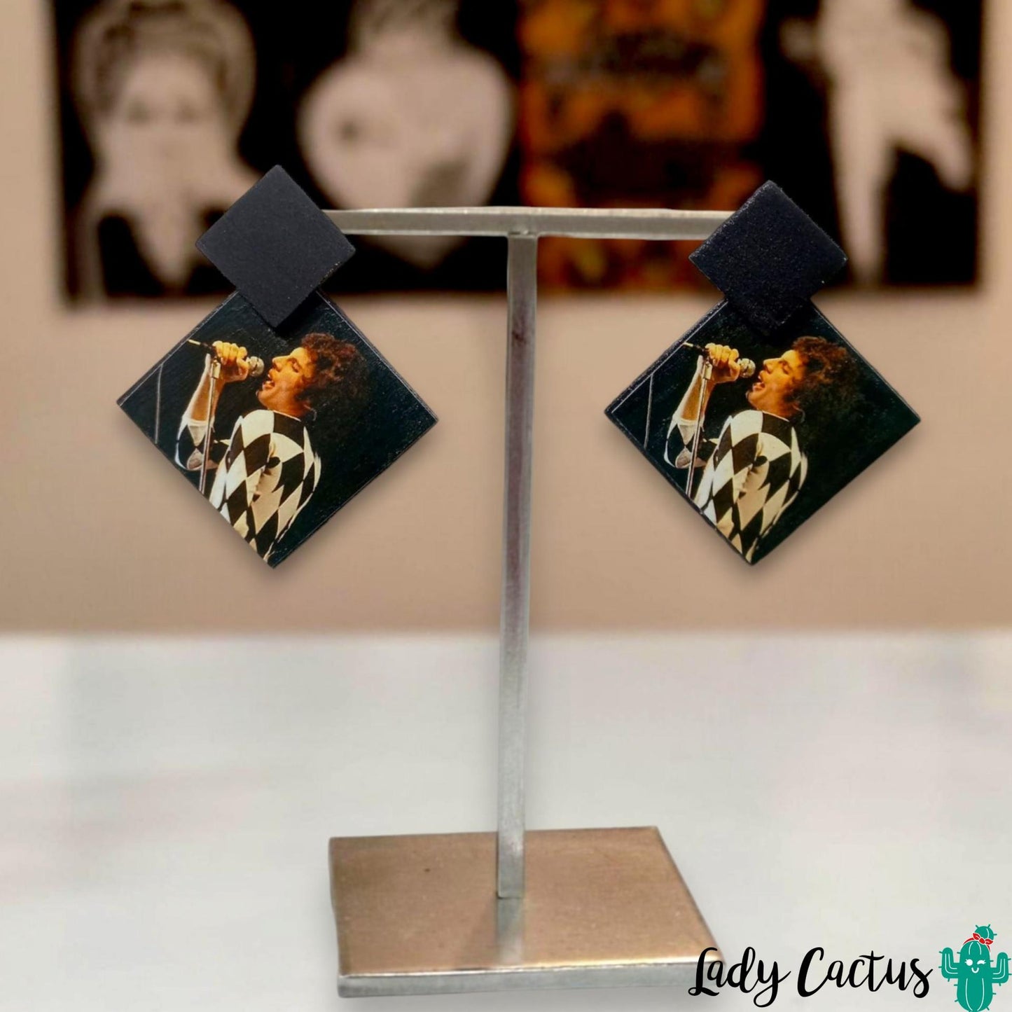 Pendientes de botón de acero inoxidable con traje de rombos de Freddie