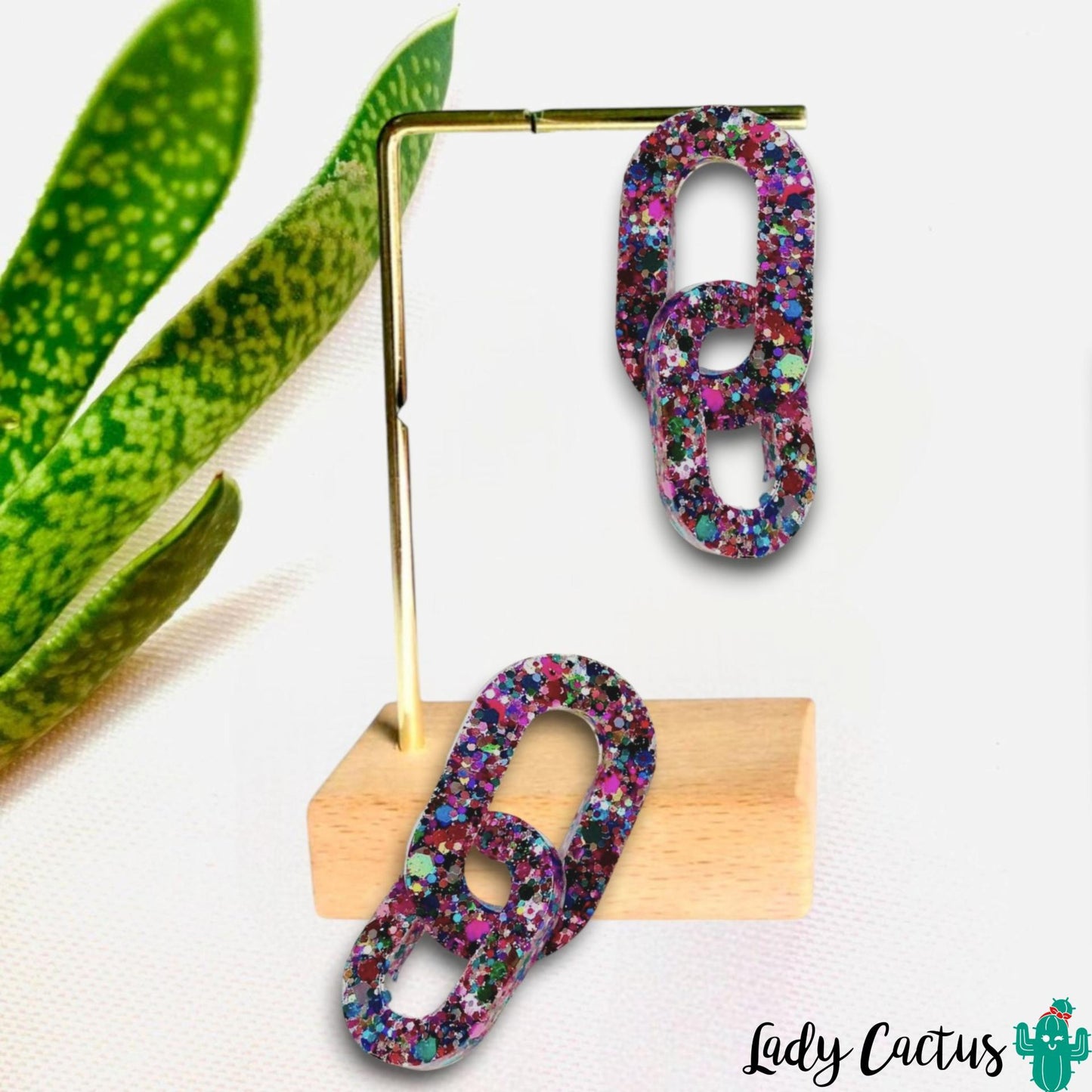 Pendientes artesanales de resina epoxi con purpurina y diseño ovalado