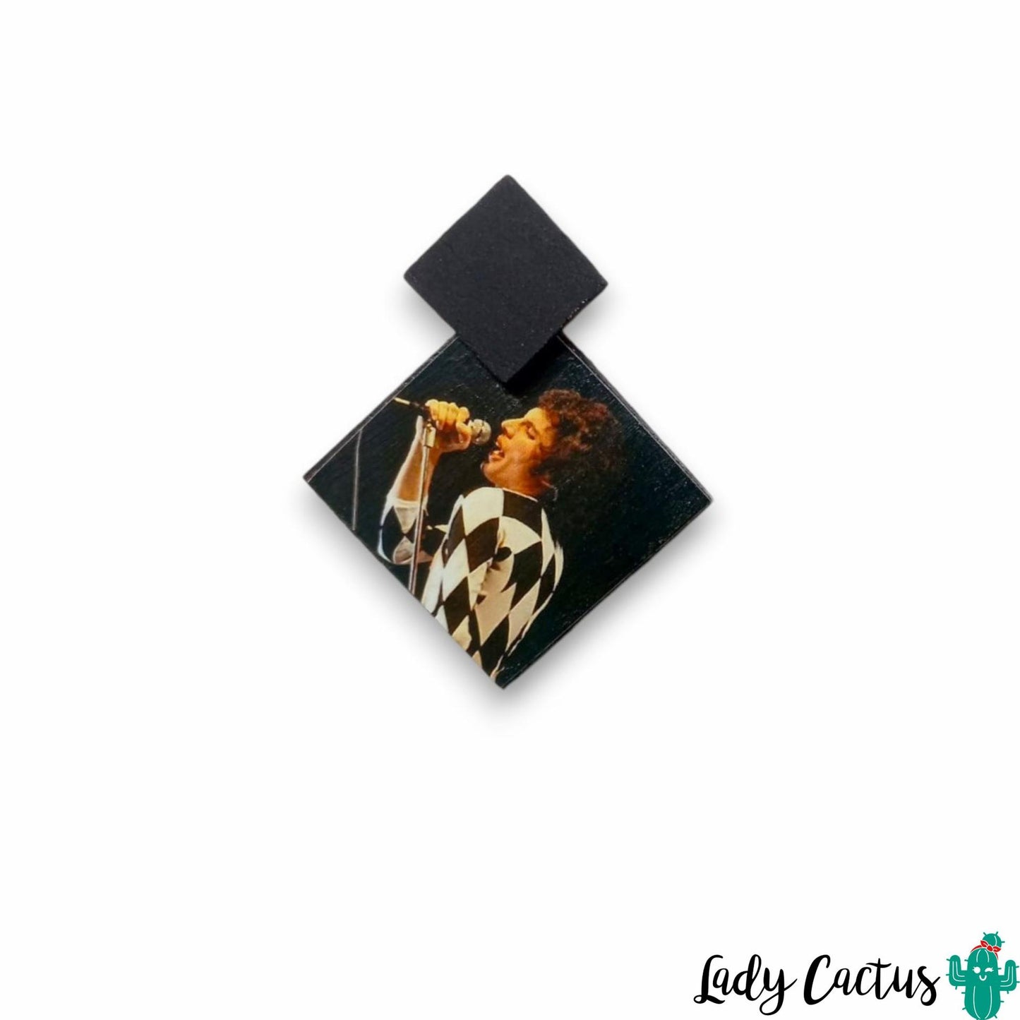 Pendientes artesanales de Soy Colorearte inspirados en la estética de Queen