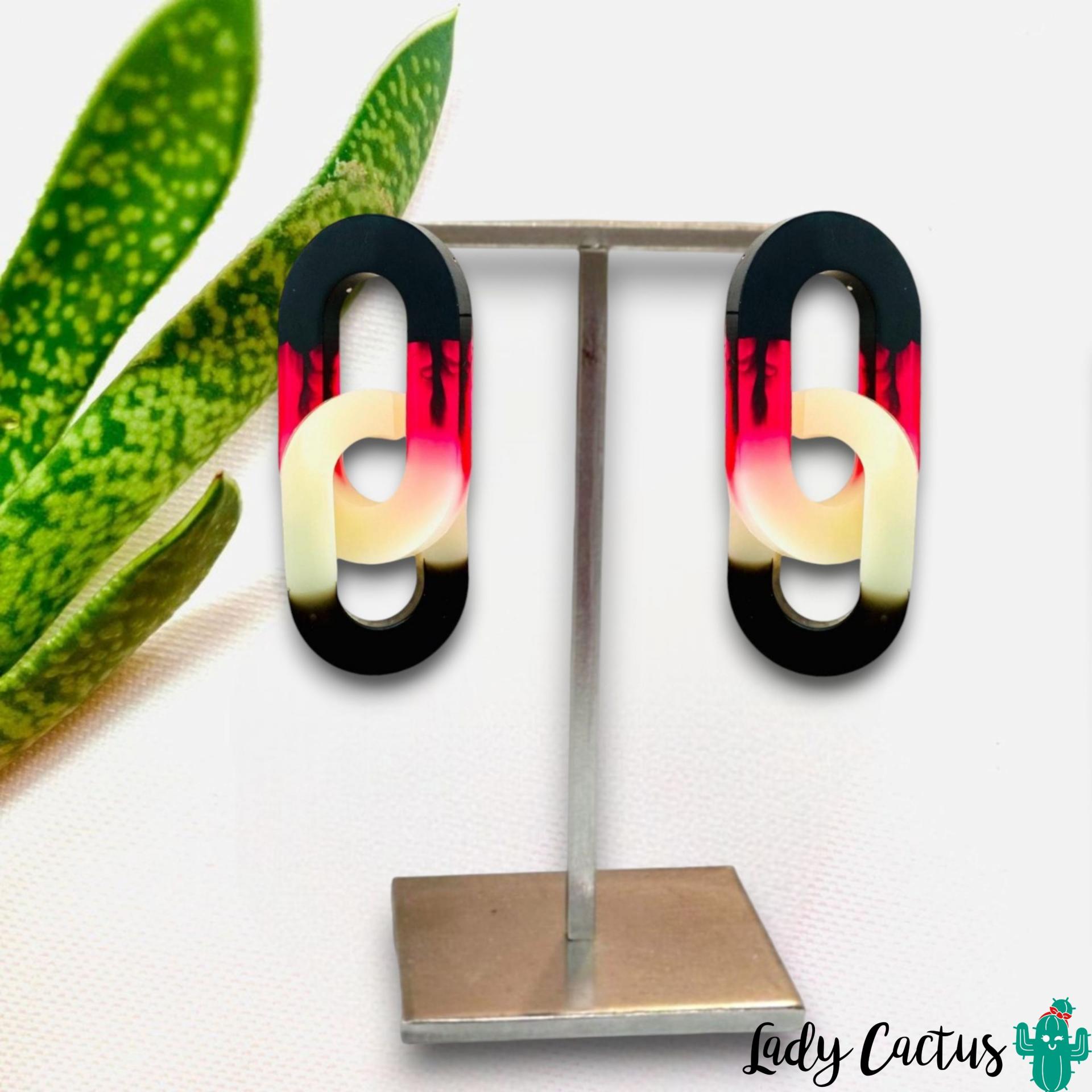 Pendientes artesanales de resina epoxi con dos piezas ovaladas superpuestas